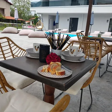 V Luxury بيت ضيافة