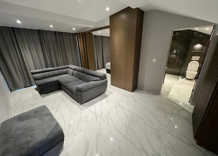 V Luxury 4*