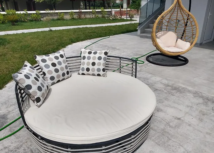 V Luxury بيت ضيافة