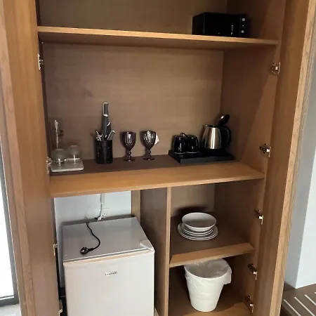 V Luxury בית הארחה 4*