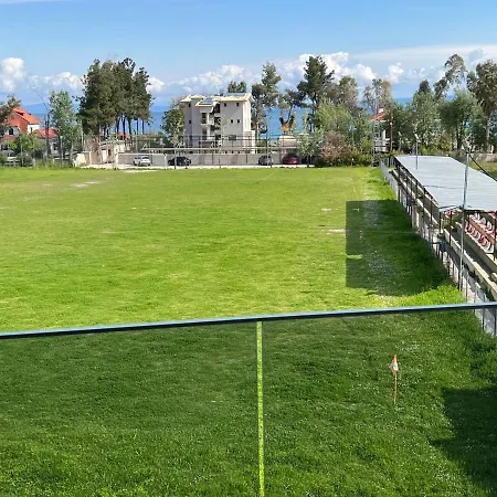 V Luxury בית הארחה