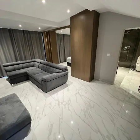 V Luxury *