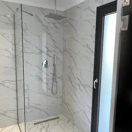 V Luxury * Pefkochori