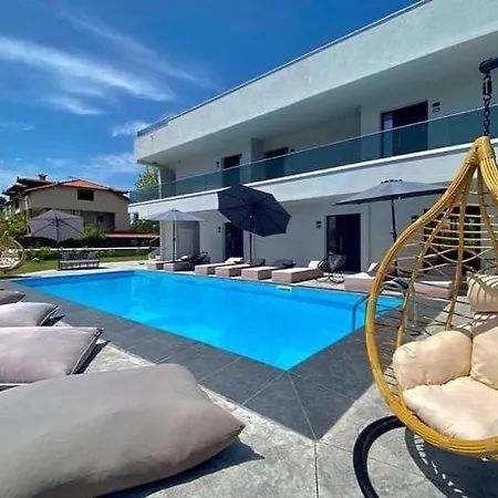 V Luxury Pefkochori