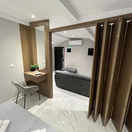 V Luxury בית הארחה 4*