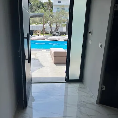 V Luxury 4* Пефкохори