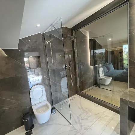 V Luxury * Pefkochori